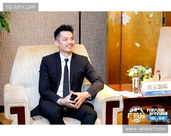 林丹睡眼朦胧去机场,拖着传闻级行李箱,反差太魔幻 林丹睡眼朦胧去机场,拖着传闻级行李箱,反差太魔幻