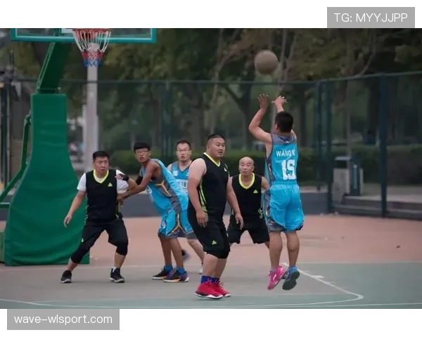 系统解析篮球技术犯规处罚规则的定义及现场执行判罚标准 系统解析篮球技术犯规处罚规则的定义及现场执行判罚标准
